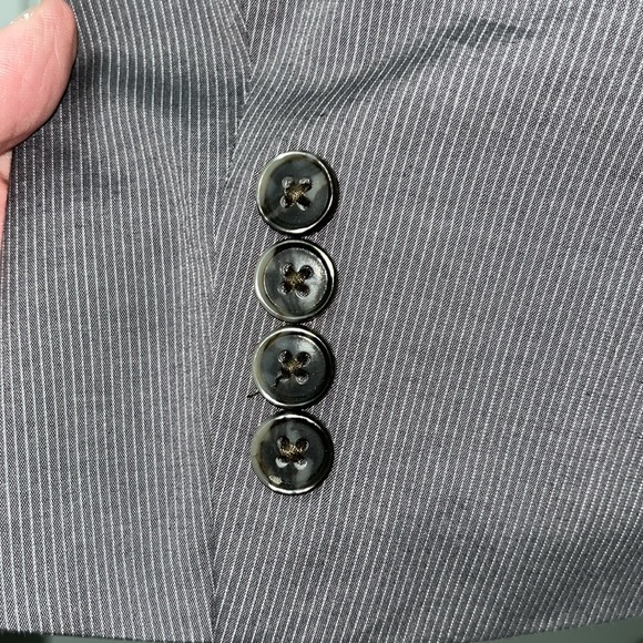 Jones New York, Size Large, very good used cond, 2 Button Closure 100% Cotton - Picture 6 of 11